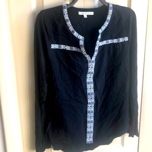 Danielrainn Womans Top Size M V Neck Pullover LS